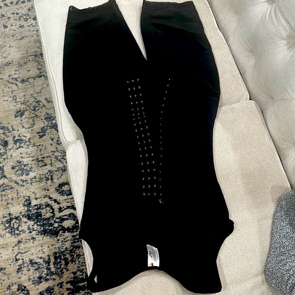 Faja colombiana NUEVA SIN USAR (no me quedo)  es talla L pero está muy ajustada